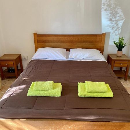 Moutallos Rooms Inn Homes 파포스 외부 사진
